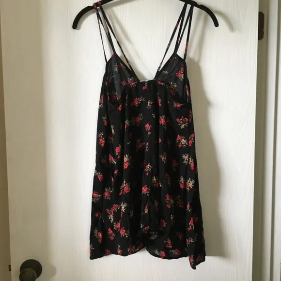 Brandy Melville cami one size floral flowy top. - Picture 2 of 10